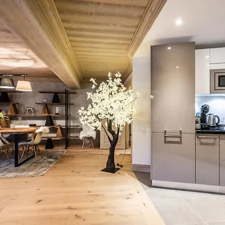 Padouk Moriond - By Emerald * Κουρσεβέλ